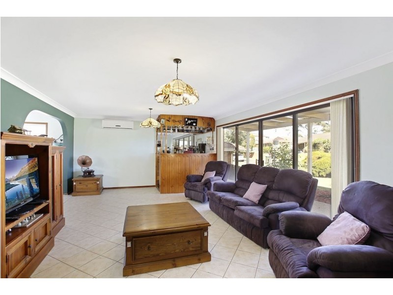 18 Chardonnay Ave, Eschol Park NSW 2558