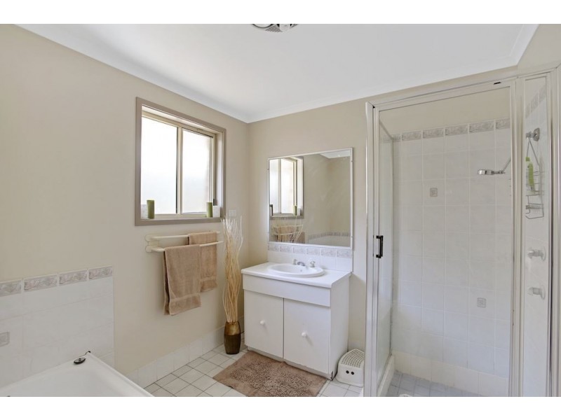 33 Kellerman Drive, St Helens Park NSW 2560