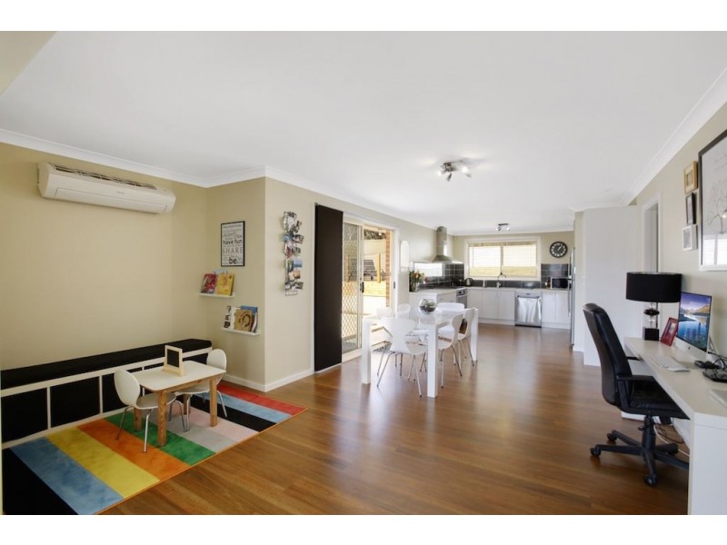 10 Meredith Crescent, St Helens Park NSW 2560