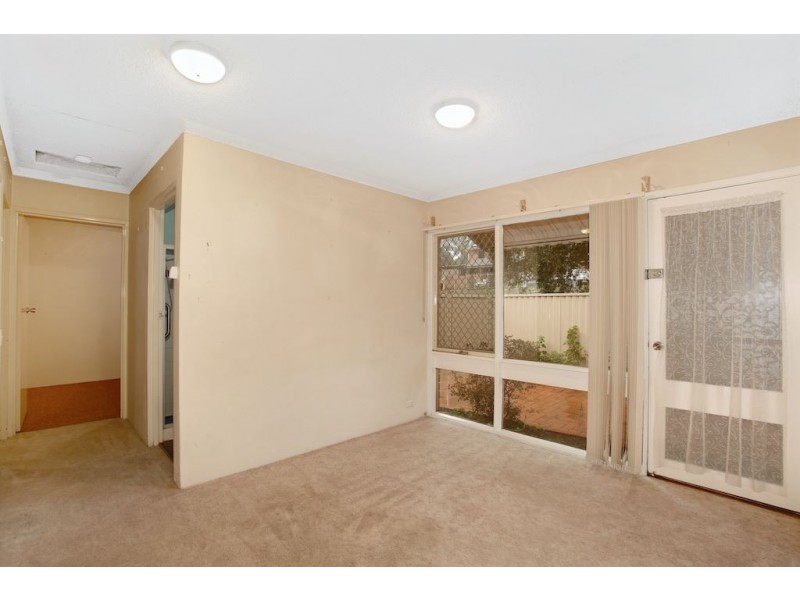 4/42 Woodhouse Drive, Ambarvale NSW 2560