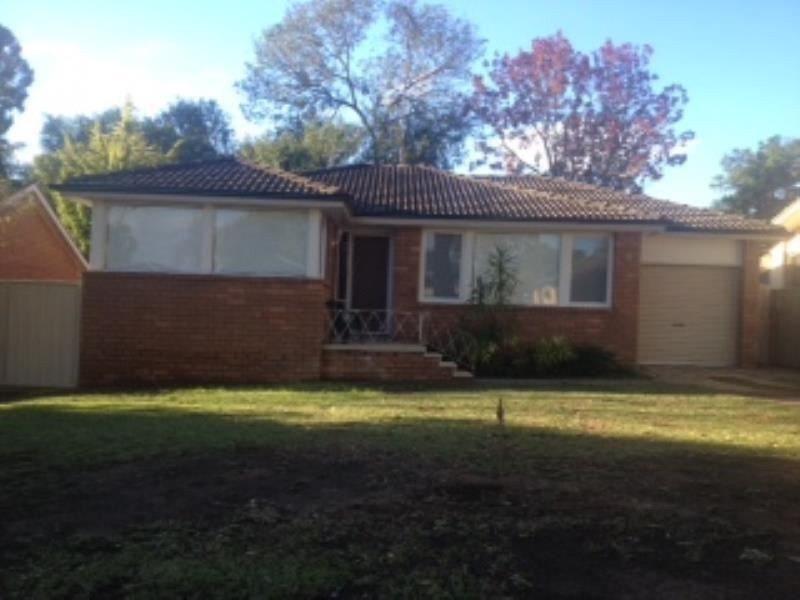 8 Tallowwood Crescent, Bradbury NSW 2560
