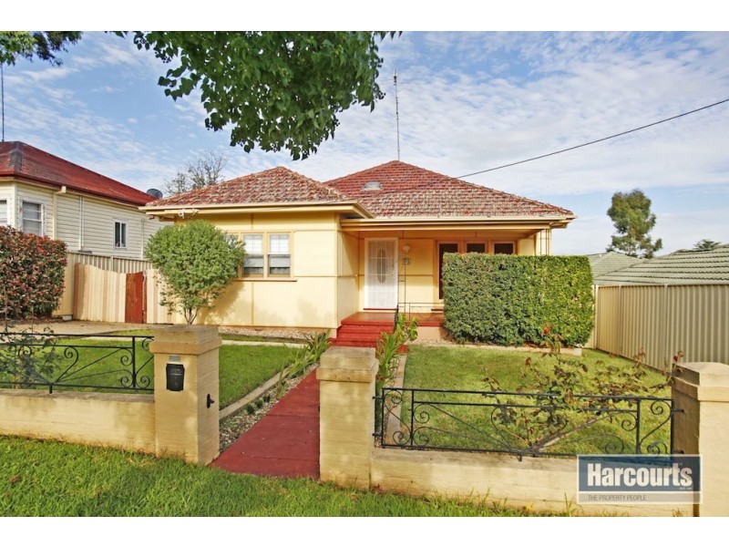 71 Lithgow Street, Campbelltown NSW 2560
