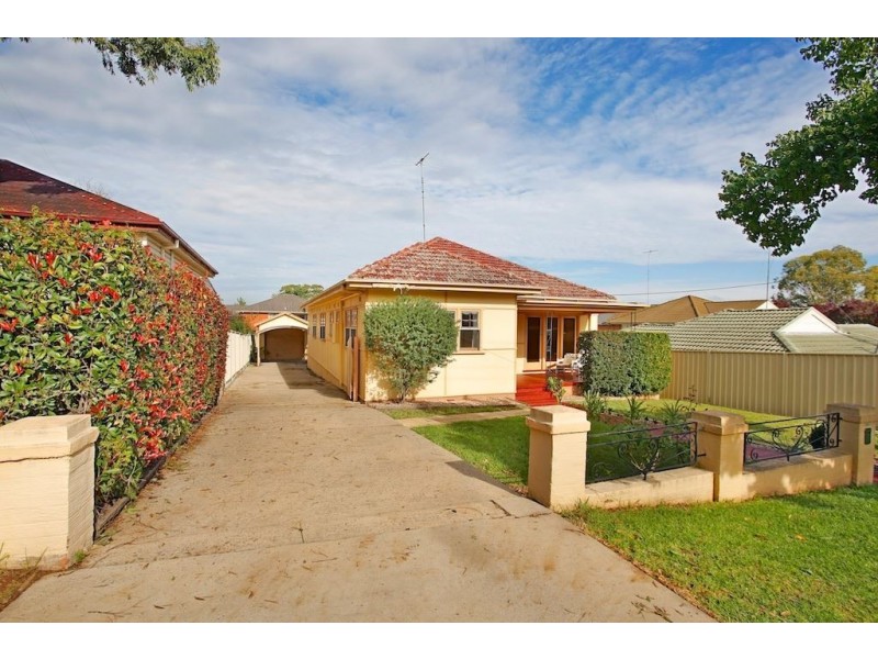 71 Lithgow Street, Campbelltown NSW 2560