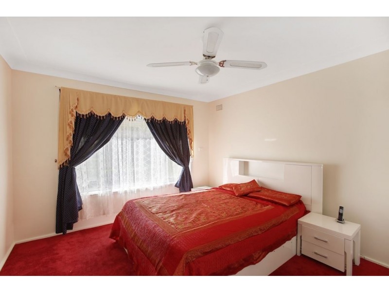 19 Raymond Avenue, Campbelltown NSW 2560