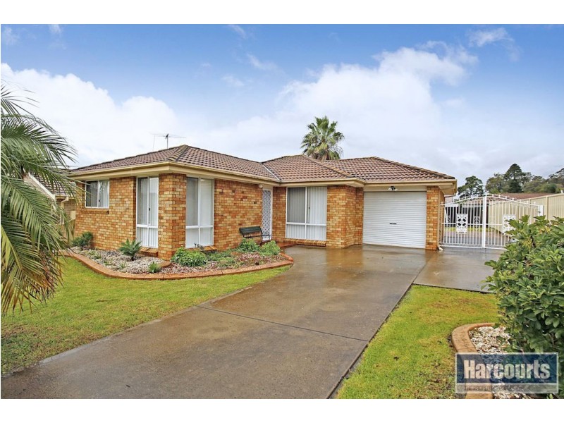 13 Holman Place, St Helens Park NSW 2560