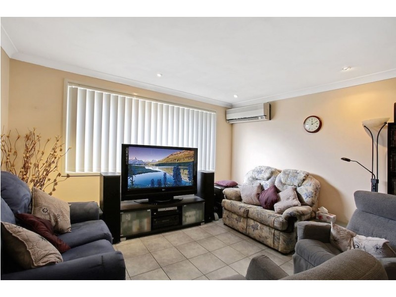 13 Holman Place, St Helens Park NSW 2560