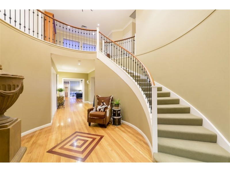 5 St Aubins Place, Glen Alpine NSW 2560