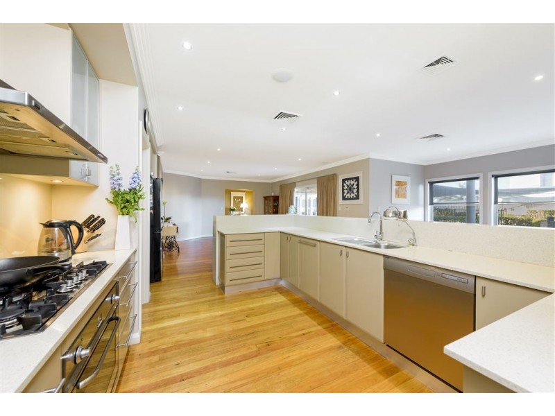 5 St Aubins Place, Glen Alpine NSW 2560