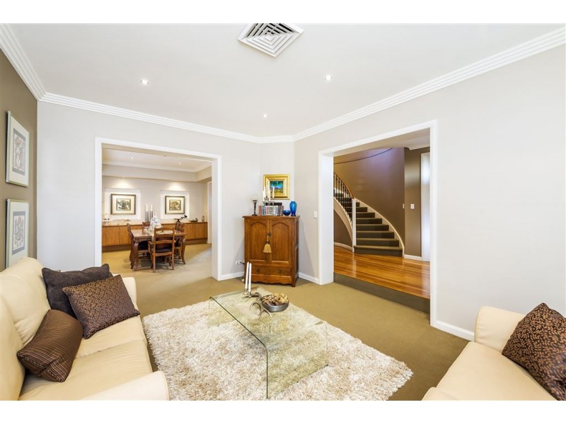 5 St Aubins Place, Glen Alpine NSW 2560