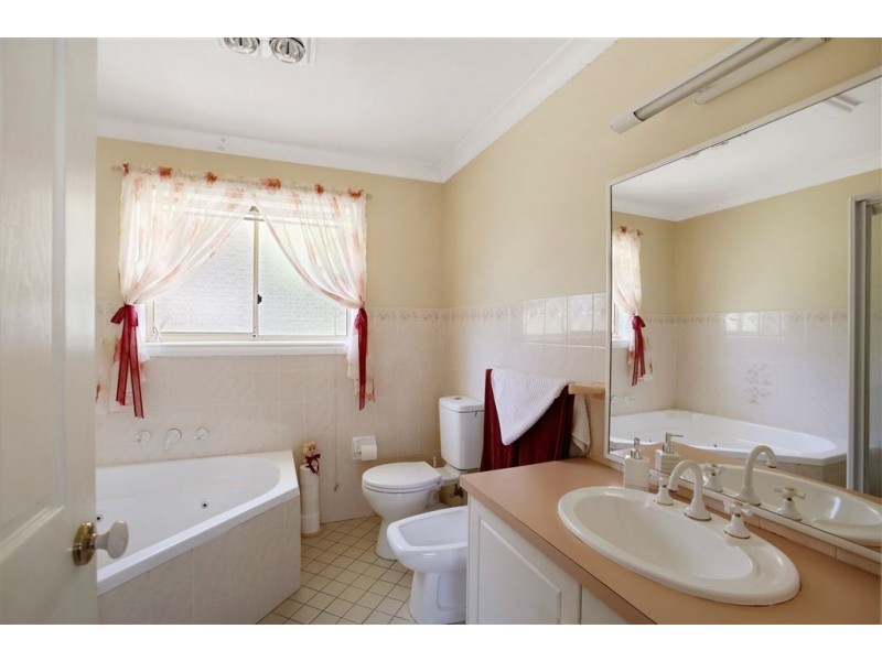 33 Mount Sugarloaf Drive, Glen Alpine NSW 2560