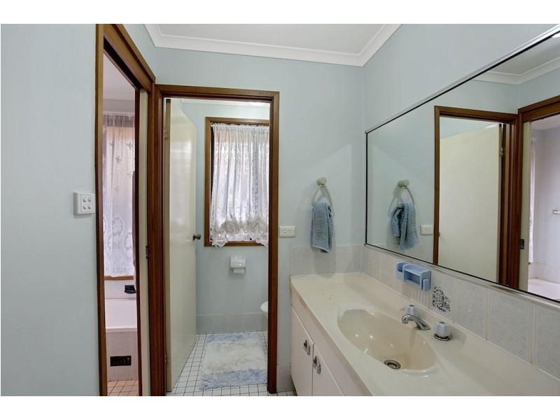 28 Jersey Parade, Minto NSW 2566