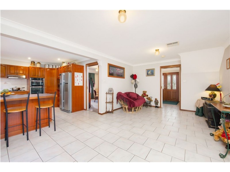 1 Hythe Place, Glen Alpine NSW 2560