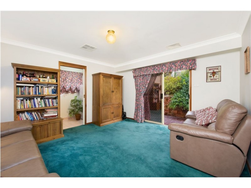 1 Hythe Place, Glen Alpine NSW 2560