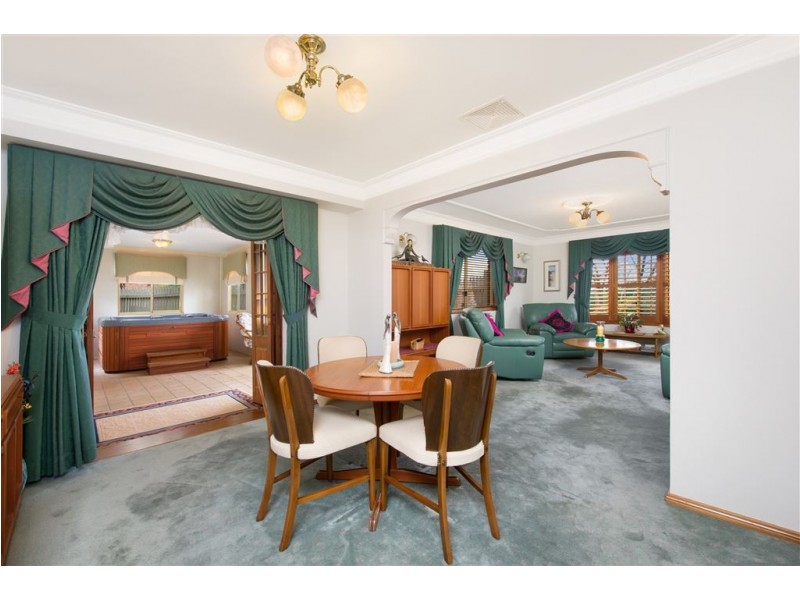 1 Hythe Place, Glen Alpine NSW 2560