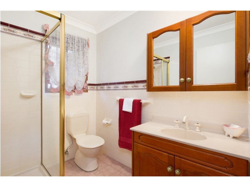 1 Hythe Place, Glen Alpine NSW 2560