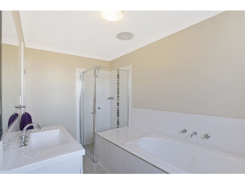 17 Marian Drive, Rosemeadow NSW 2560