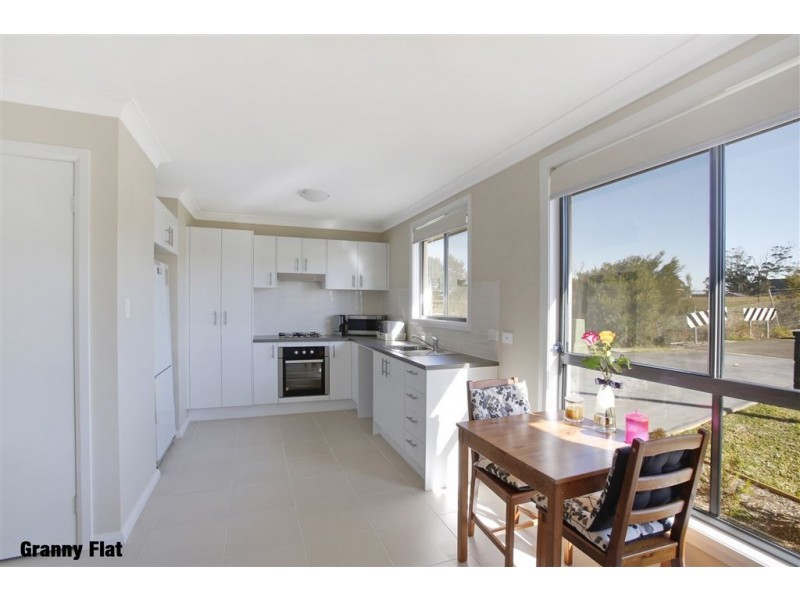 17 Marian Drive, Rosemeadow NSW 2560