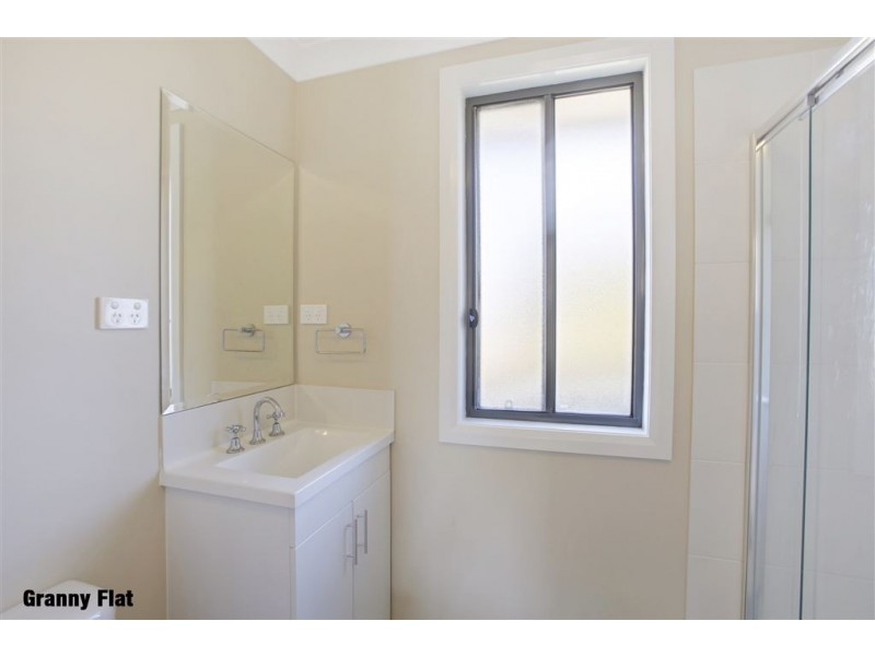 17 Marian Drive, Rosemeadow NSW 2560