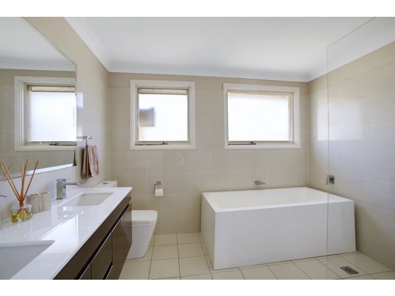 6 Templeton Road, Elderslie NSW 2570