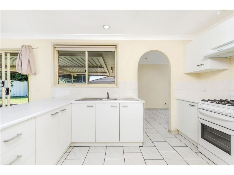 16 Elliot Place, St Helens Park NSW 2560