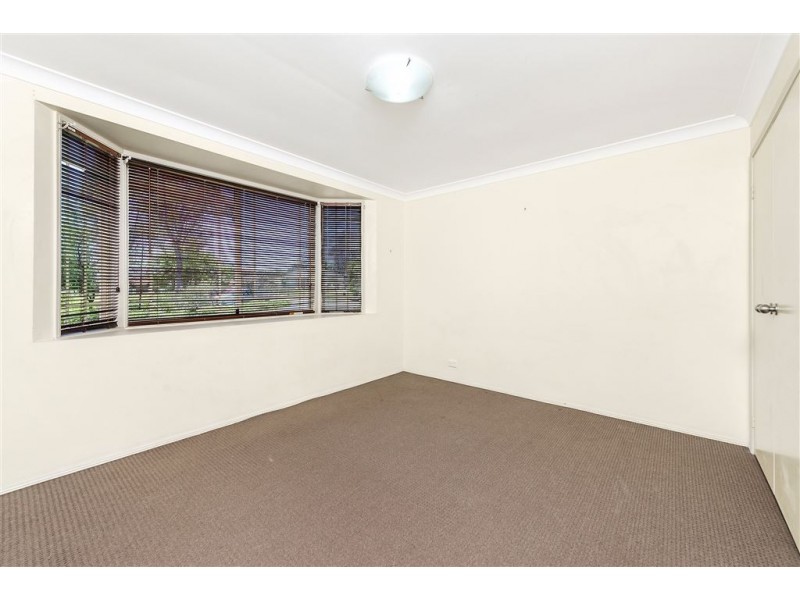 16 Elliot Place, St Helens Park NSW 2560