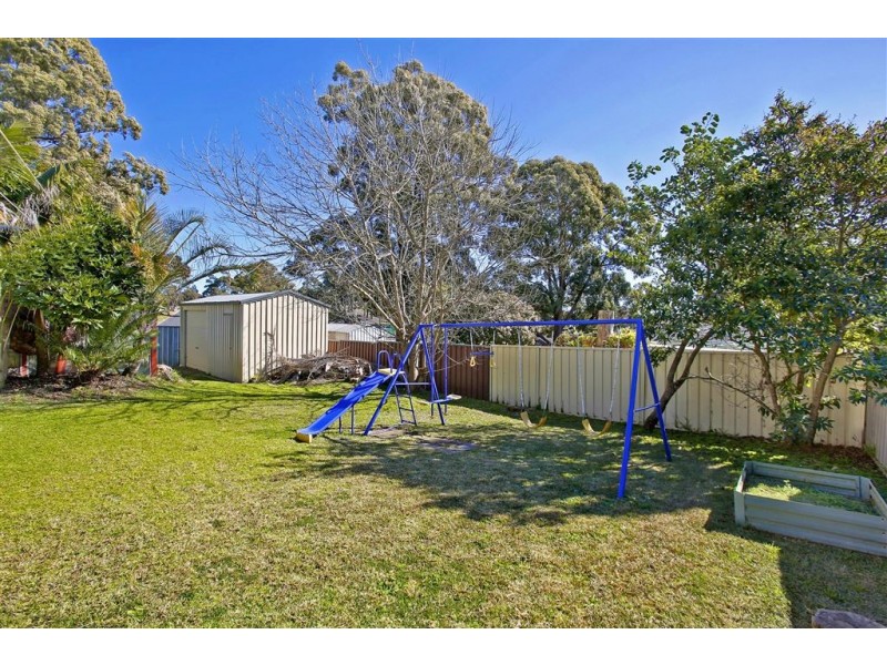15 Manooka Crescent, Bradbury NSW 2560