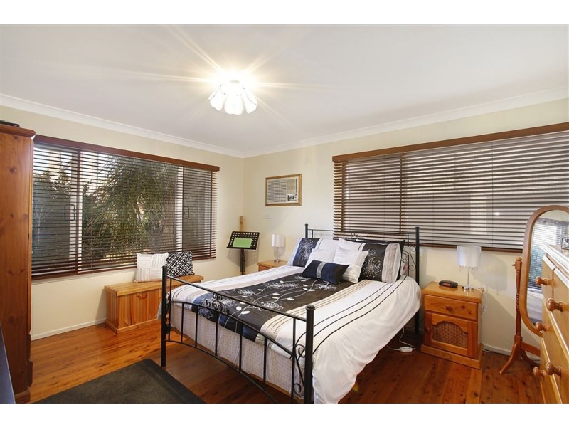 15 Manooka Crescent, Bradbury NSW 2560