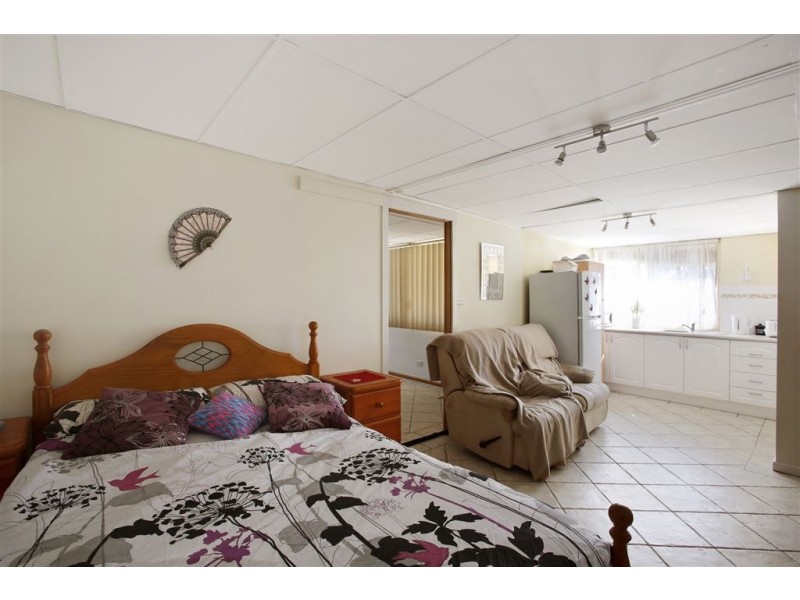 15 Manooka Crescent, Bradbury NSW 2560