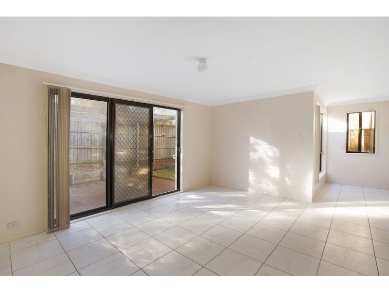 8 Greenwich Walk, Campbelltown NSW 2560