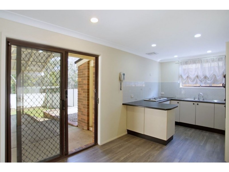 16 Tungoo Place, St Helens Park NSW 2560