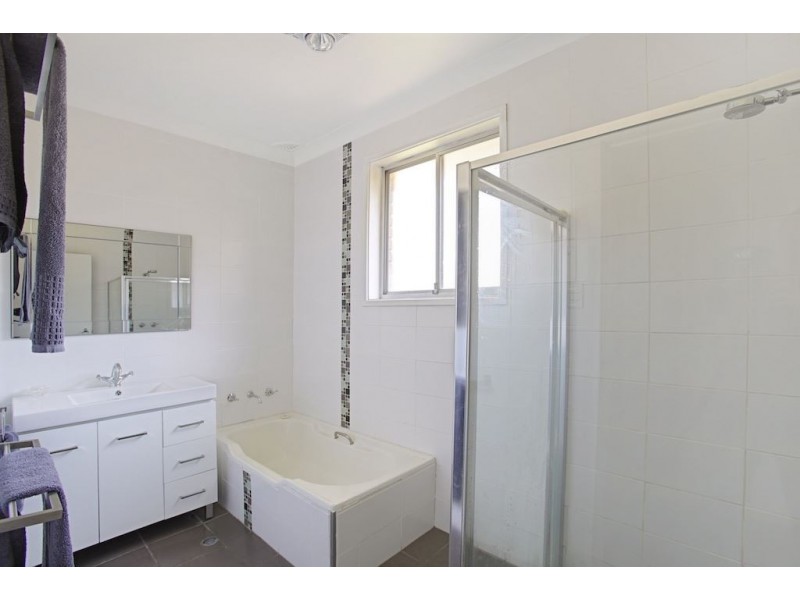 17 Blackbutt Avenue, Bradbury NSW 2560