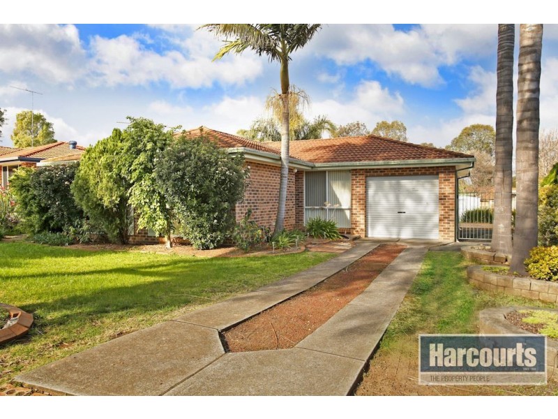 8 Nott Place, Mount Annan NSW 2567