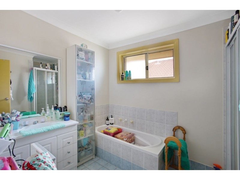 2 Gibbs Place, St Helens Park NSW 2560
