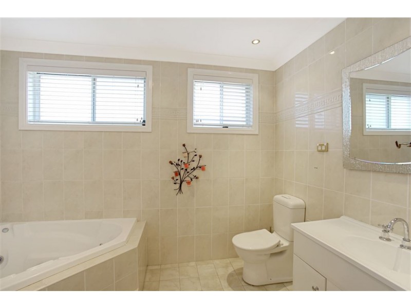 11 Burrinjuck Street, Leumeah NSW 2560