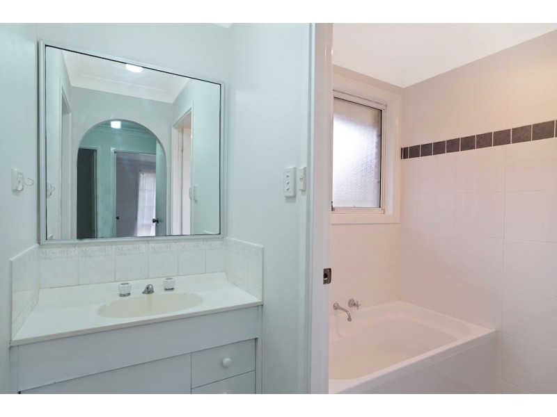 81 Lorenzo Crescent, Rosemeadow NSW 2560