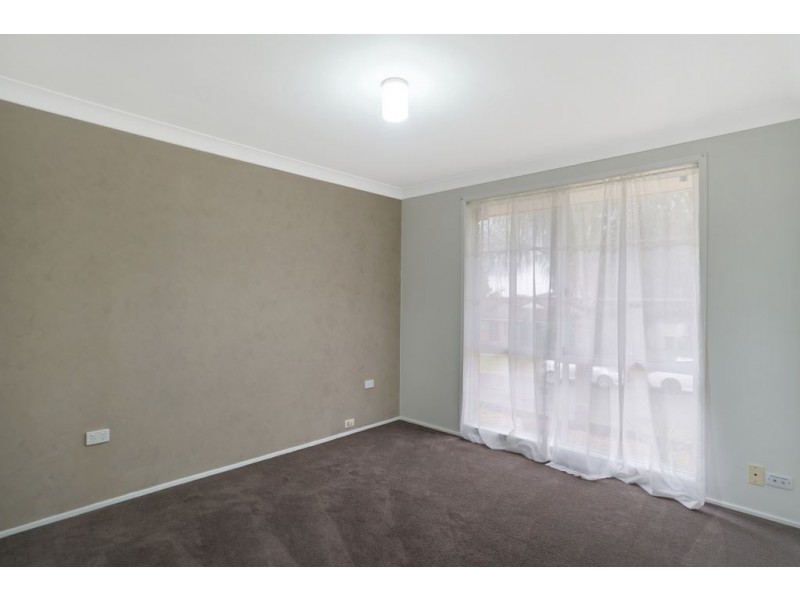 81 Lorenzo Crescent, Rosemeadow NSW 2560