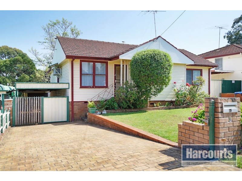35 Middleton Road, Leumeah NSW 2560