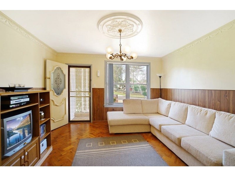 35 Middleton Road, Leumeah NSW 2560