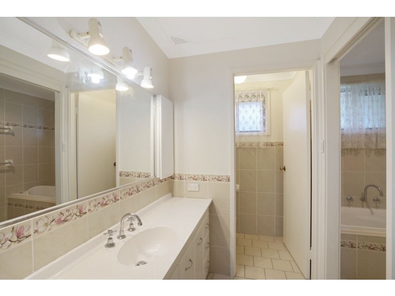 4 Turquoise Place, Eagle Vale NSW 2558