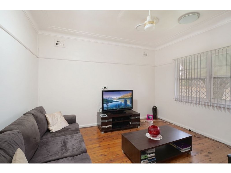 24 Chamberlain Street, Campbelltown NSW 2560