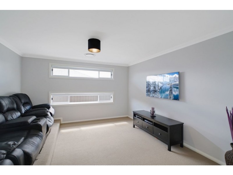 4 Discovery Circuit, Gregory Hills NSW 2557