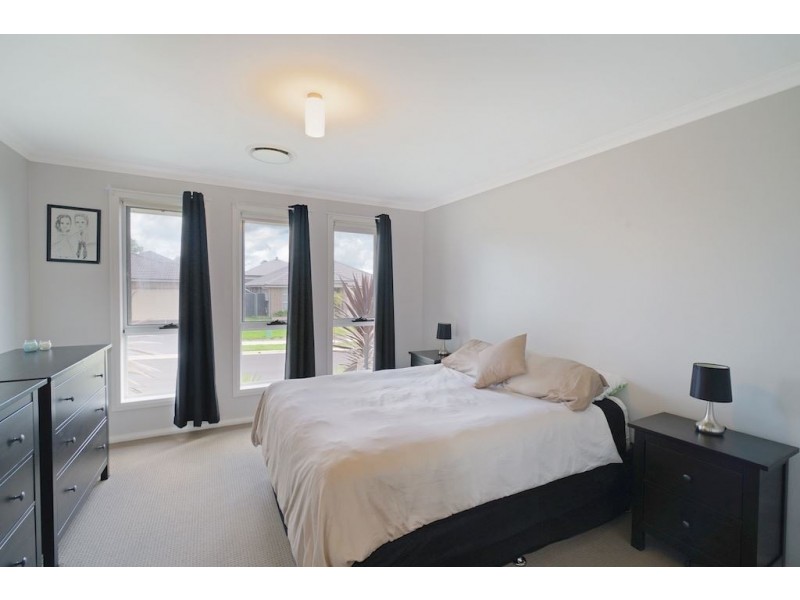 4 Discovery Circuit, Gregory Hills NSW 2557