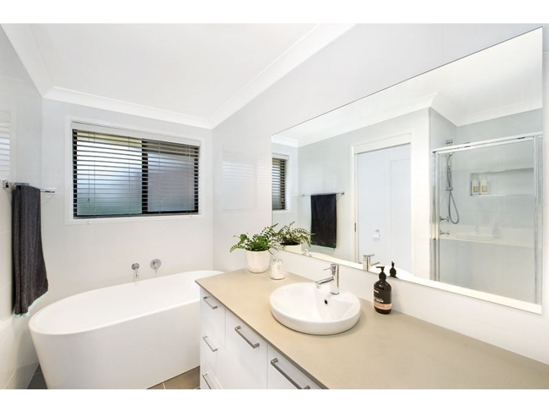 6 Whitworth Place, Raby NSW 2566