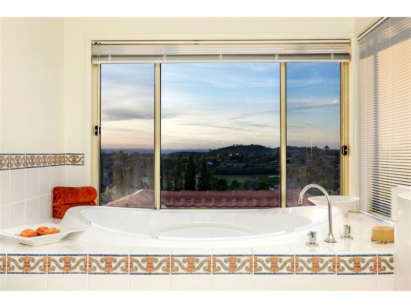 17 Invergowrie Avenue, Glen Alpine NSW 2560