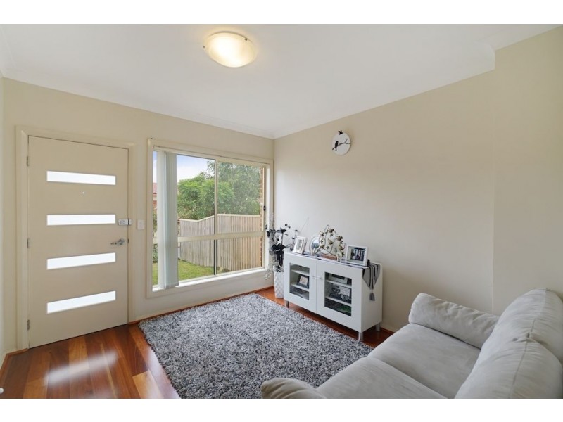 2/4 Feldspar Road, Eagle Vale NSW 2558