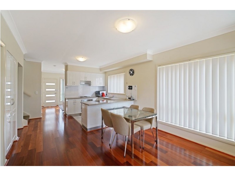 2/4 Feldspar Road, Eagle Vale NSW 2558