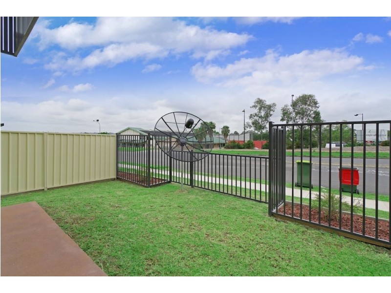 2/4 Feldspar Road, Eagle Vale NSW 2558