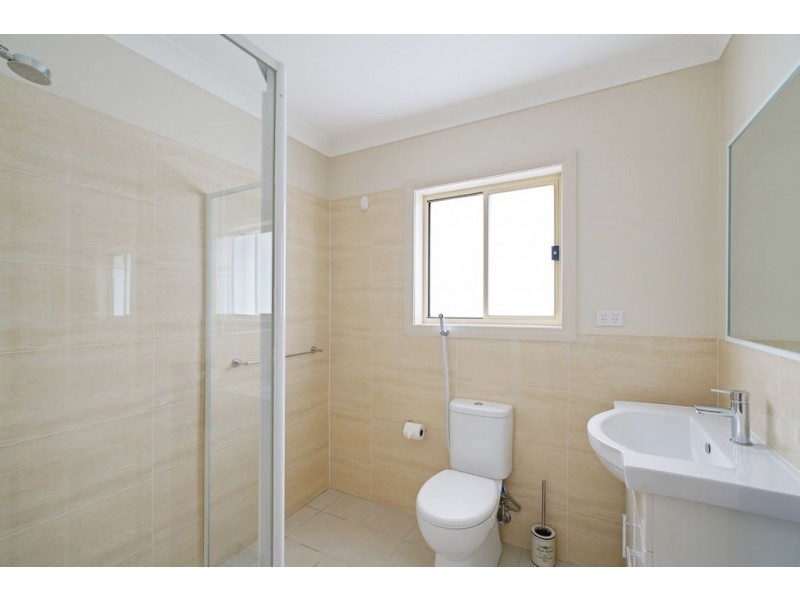 2/4 Feldspar Road, Eagle Vale NSW 2558