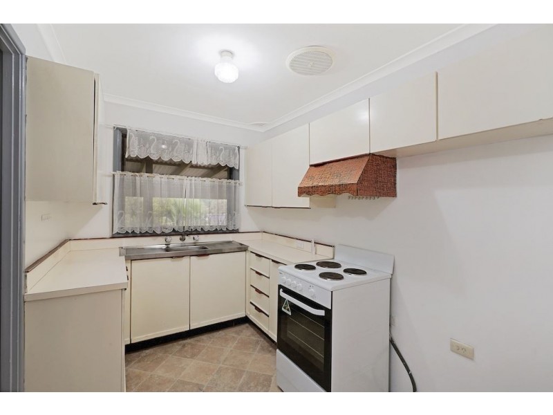 15 Peggotty Avenue, Ambarvale NSW 2560