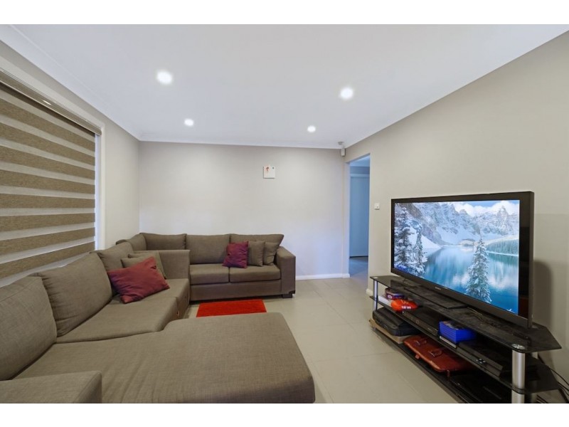 7 Gadshill Place, Rosemeadow NSW 2560